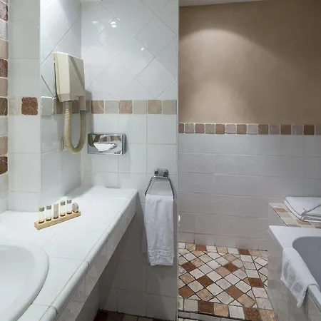 Royal Hotel 3*